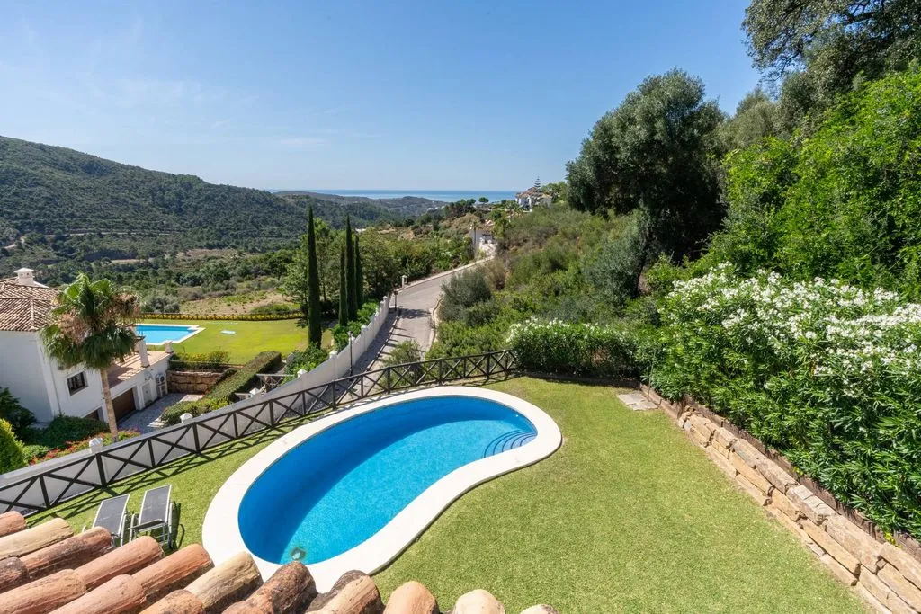 Piscine - Luxury Villa with Sea Views in Benahavis