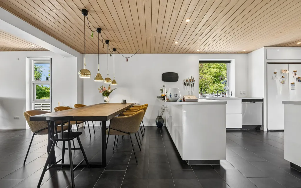 Cuisine - Fenced Villa with Garden in Høng