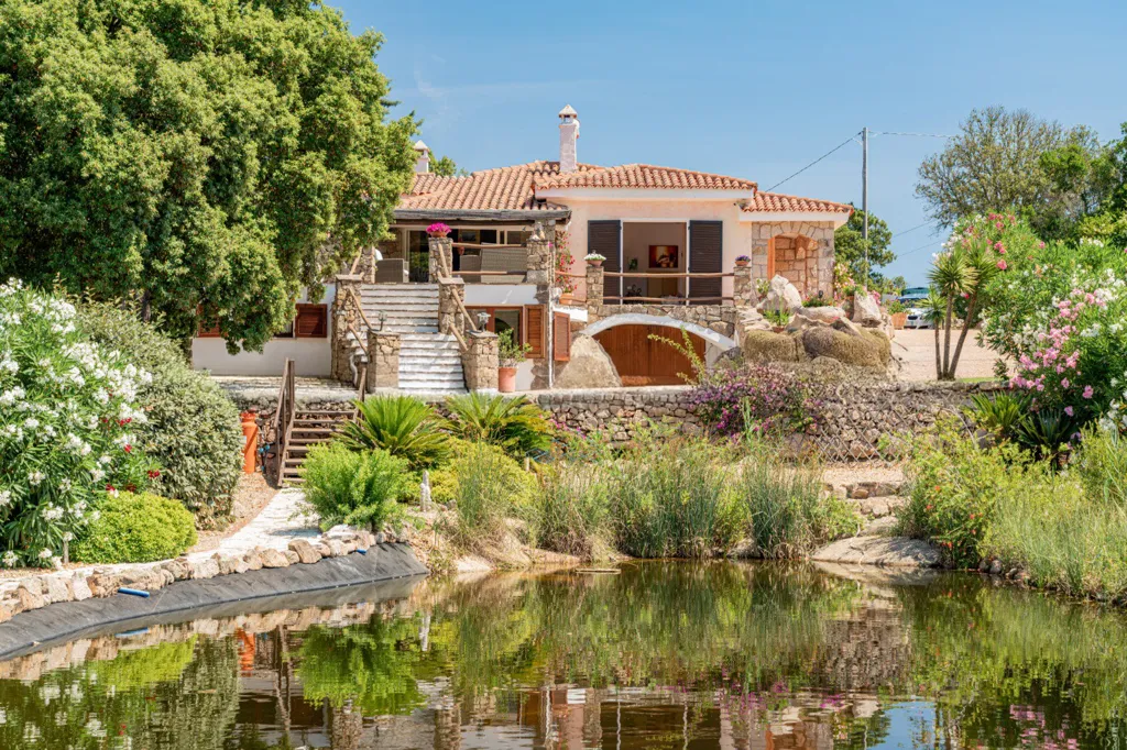 Bassein - Villa with Lake and Nature in Sardinia
