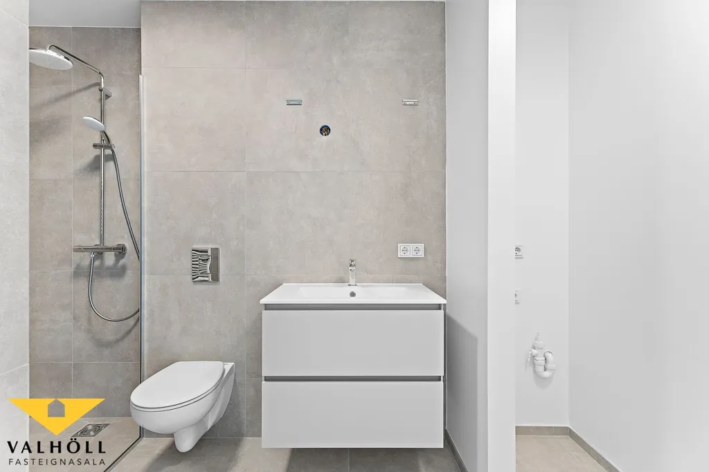 Salles de bain - Modern Apartment with Balcony in Reykjanesbær