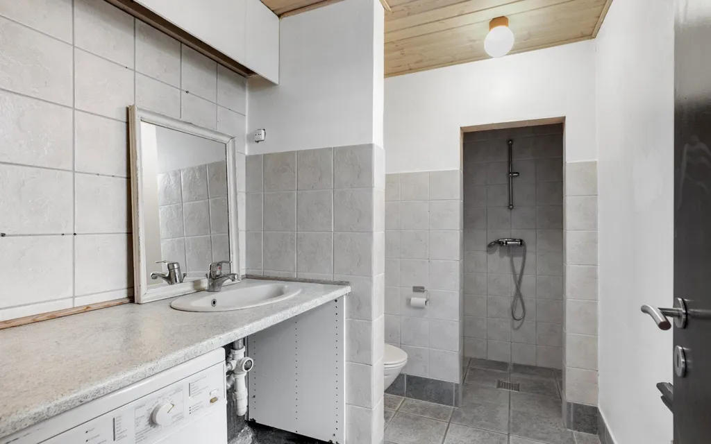 Salles de bain - Detached House with Large Garden in Augustenborg