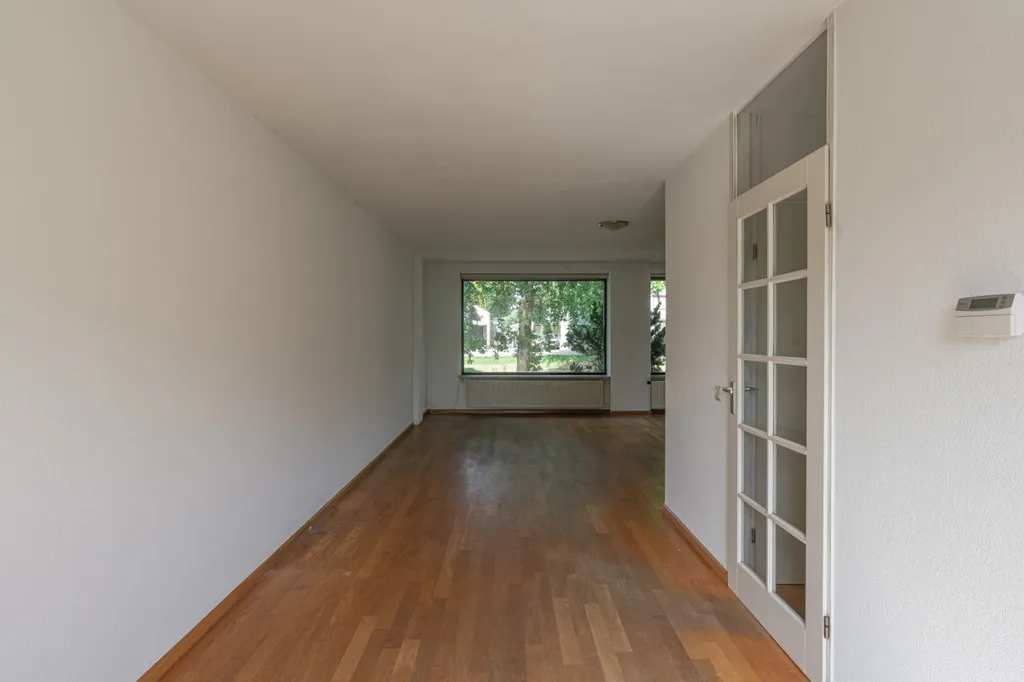 Esik - Two-Storey House with Garden in Elst