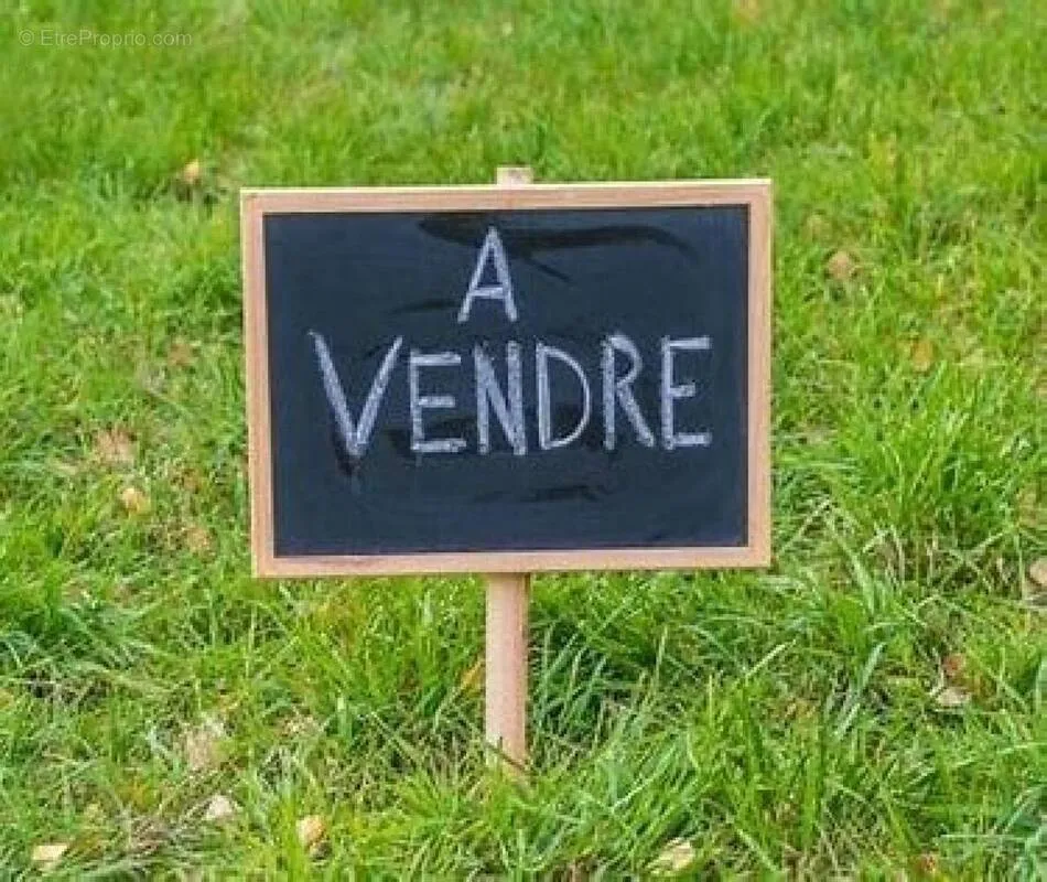 Jardin - Terrain à Aménager dans un Cadre Calme à Norville