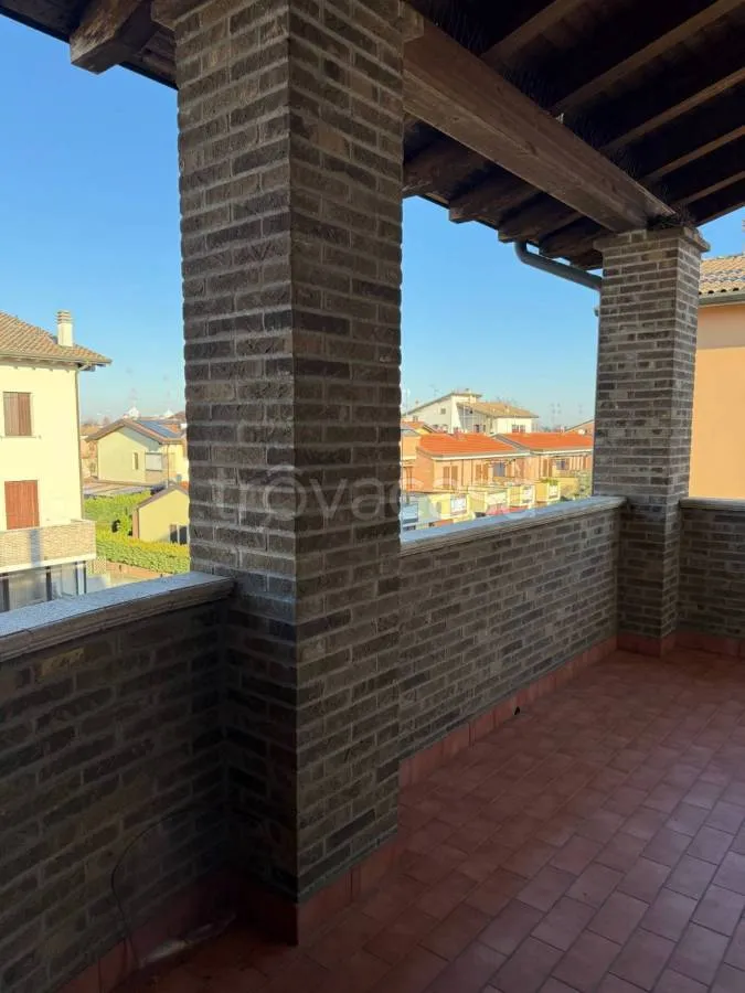 Terrasse - Elegant Apartment with Garage in Cento