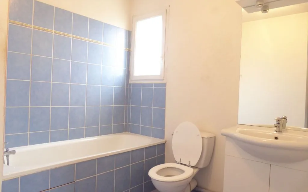 Salles de bain - Appartement T2 dans Résidence Sécurisée à Limoges