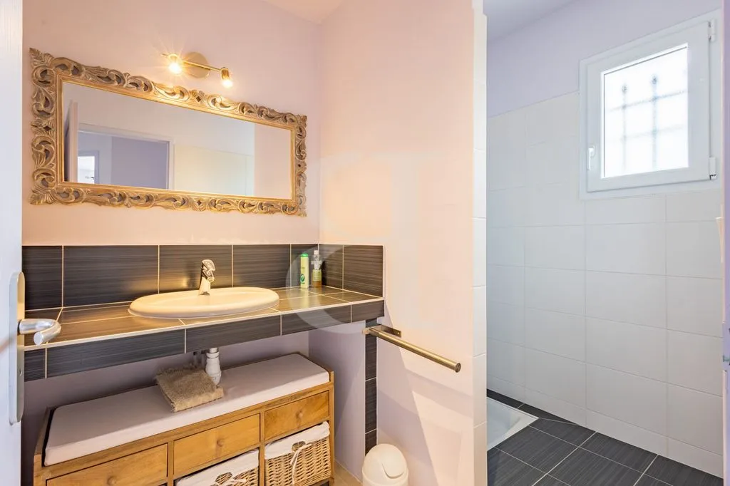 Salles de bain - Maison Luxueuse avec Vue Sud à Ménerbes