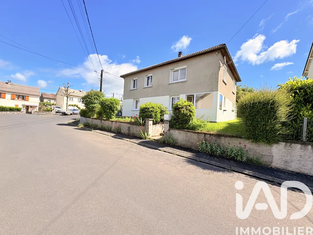 Extérieur - Maison Individuelle avec Jardin et Terrasse à Cantal