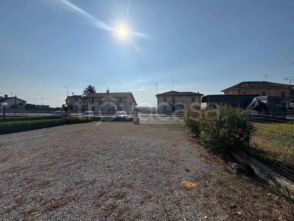 Jardin - Bifamiliar Villa with Commercial Space in Fossano