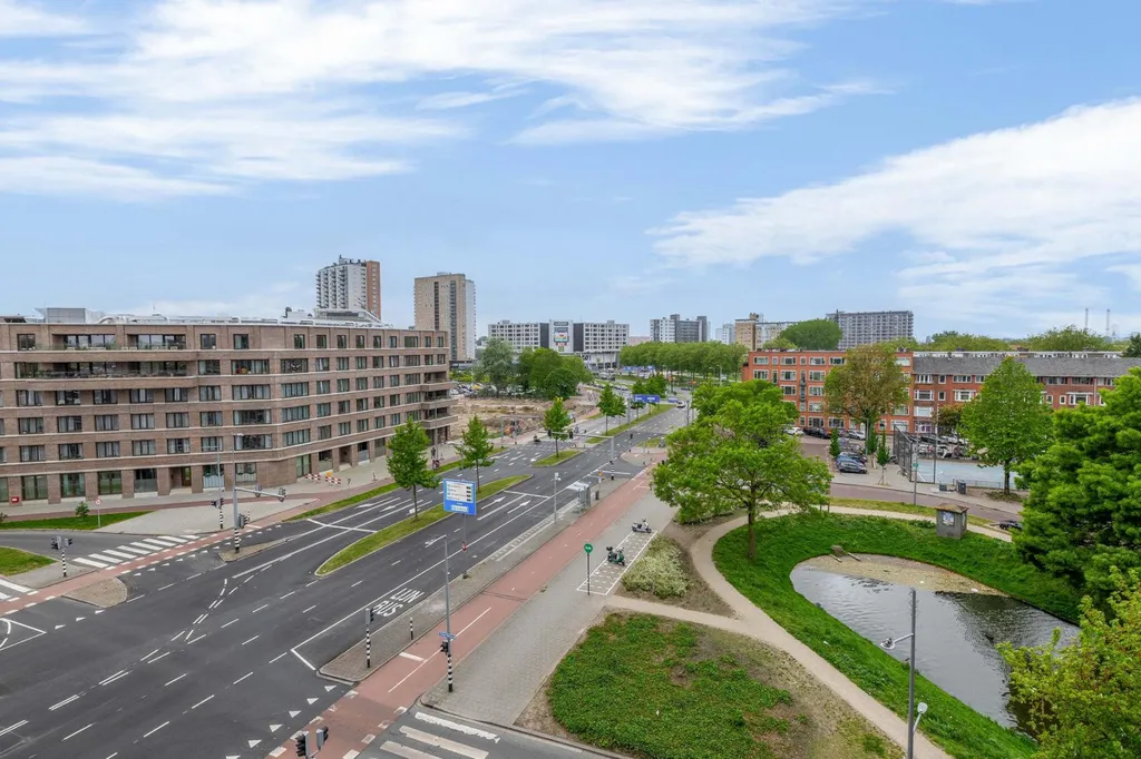 Välivaade - 3-Bedroom Gallery Flat with Balcony in Rotterdam South