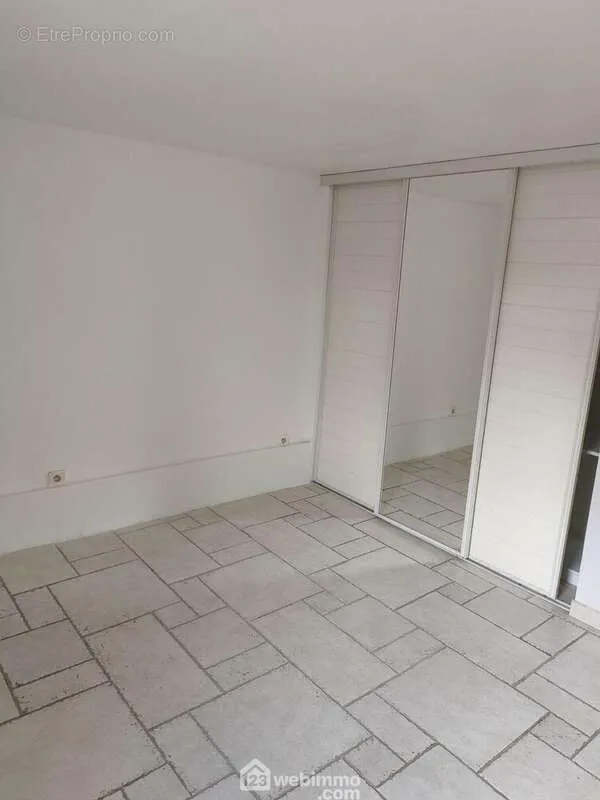 Toad - Duplex with Rare Volumes in Sète Centre