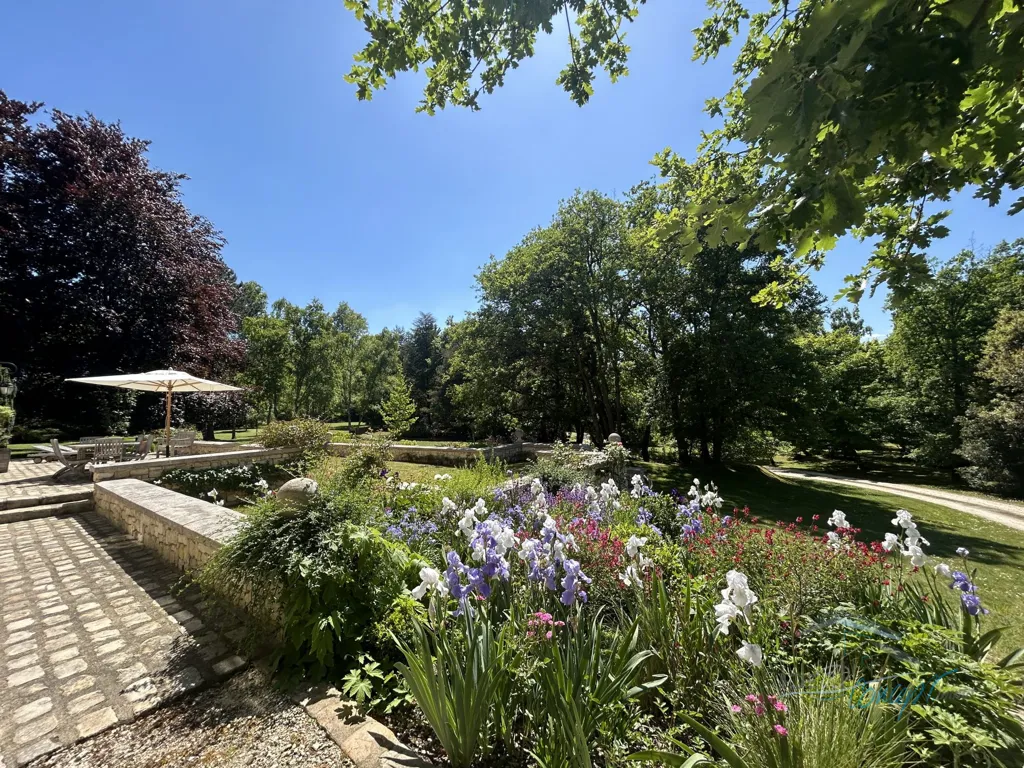Aed - Charming House with Pool in Janville-sur-Juine