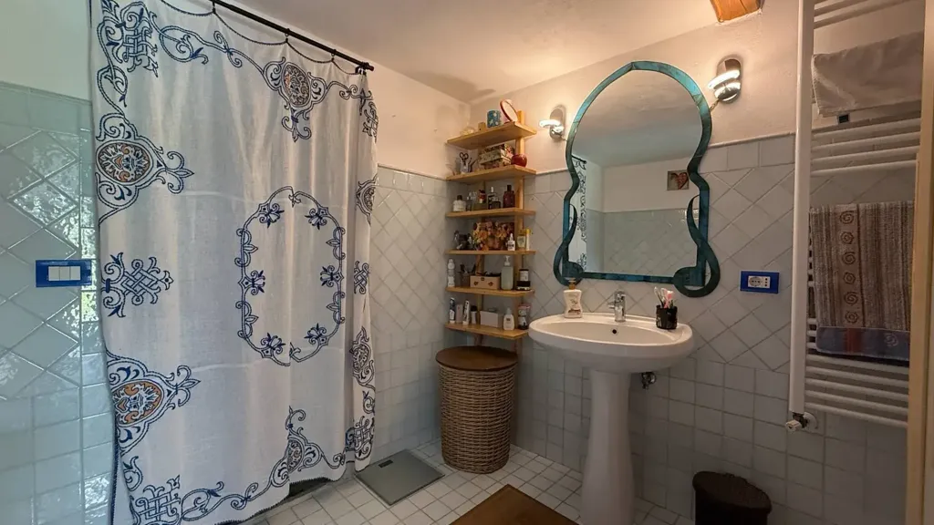 Salles de bain - Restored Rustico with Panoramic Views in Capannori