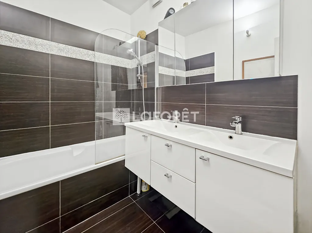 Bagni - 5-Piece Parisian Flat with West-East Views