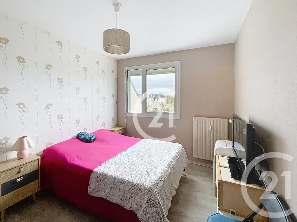 Chambres - Appartement T5 avec Balcon à CAEN