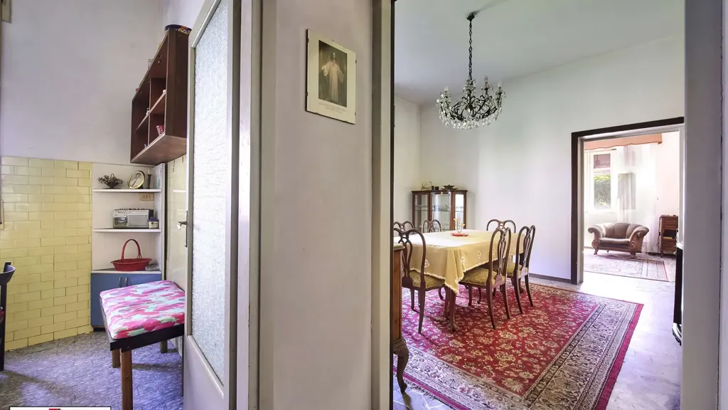 Salle à manger - Bifurcated Villa with Garden in Villa Guardia