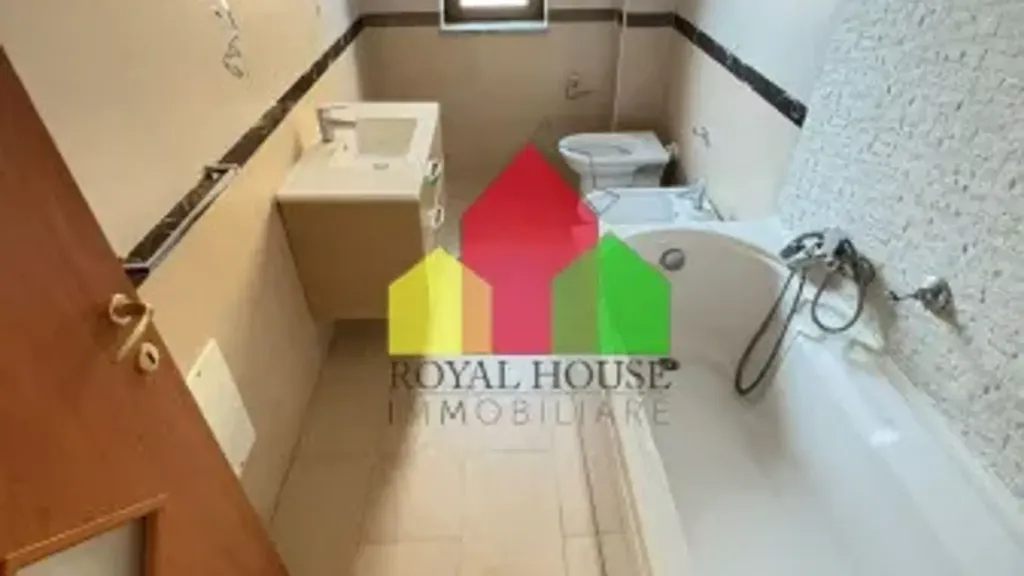 Salles de bain - 3-Bedroom Apartment with Balcony in Giugliano