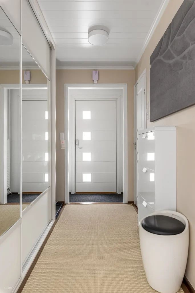 Entrée - Modernised Apartment with Sauna in Leppävaara, Espoo