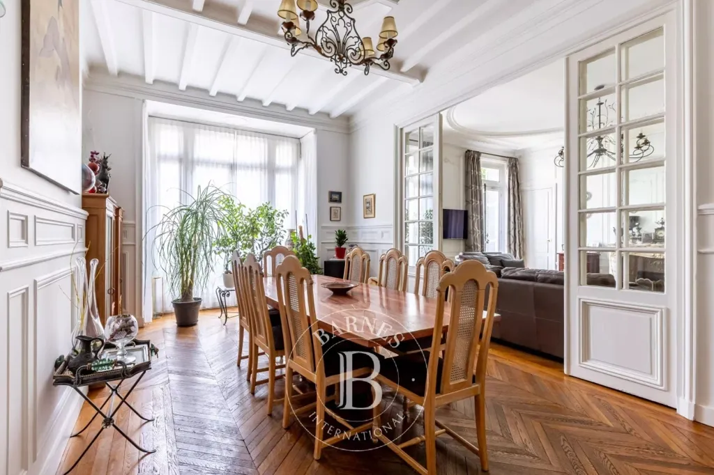 Sala da pranzo - Haussmannian Flat with Balcony in Paris 17