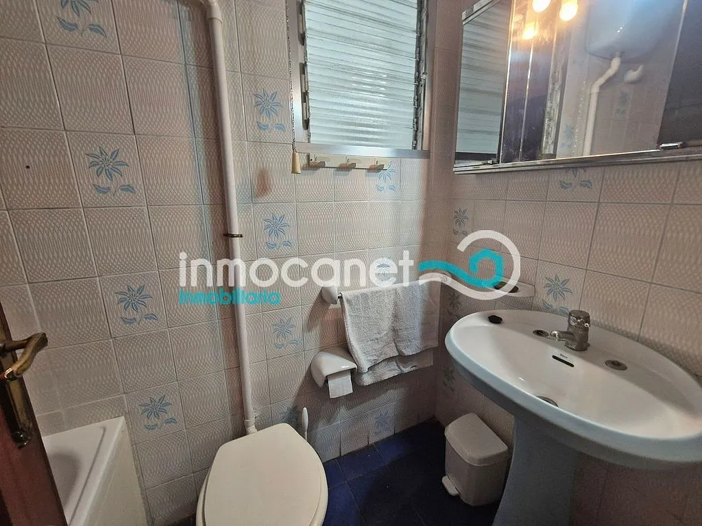 Vannitoad - Apartment with Balcony and Terrace in Oliva