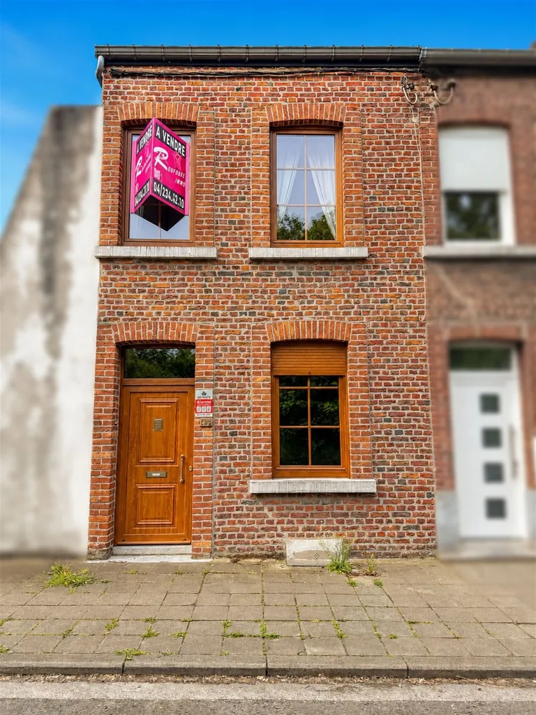 Extérieur - Maison 3 Façades avec Jardin et Terrasse à Roufosse