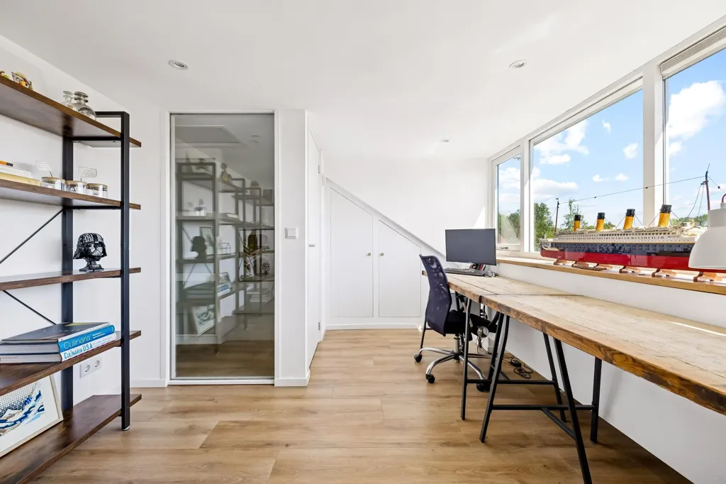Bureau - Corner House with Garden at Forest Edge in Lelystad