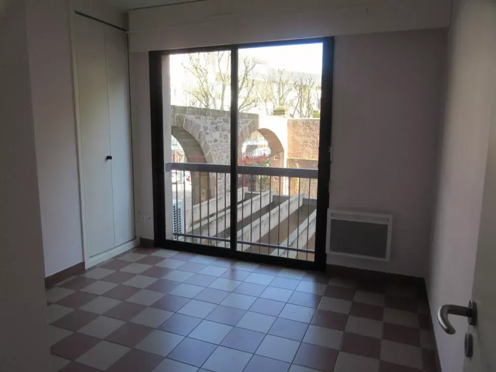 Toad - Fully Renovated 4-Piece Apartment in Rodez