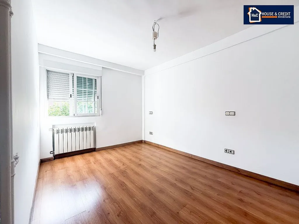 Toad - 2-Bedroom Flat with A/C in Valderas