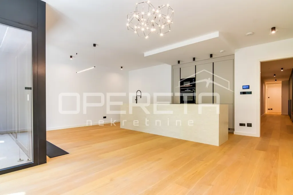 Cuisine - 4-Room Apartment with Cathedral View in Centar