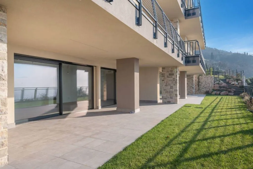 Balcon - Luxury Apartment with Pool in Torri del Benaco