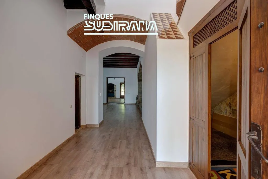 Entrée - Restored Farmhouse with Pool in Igualada