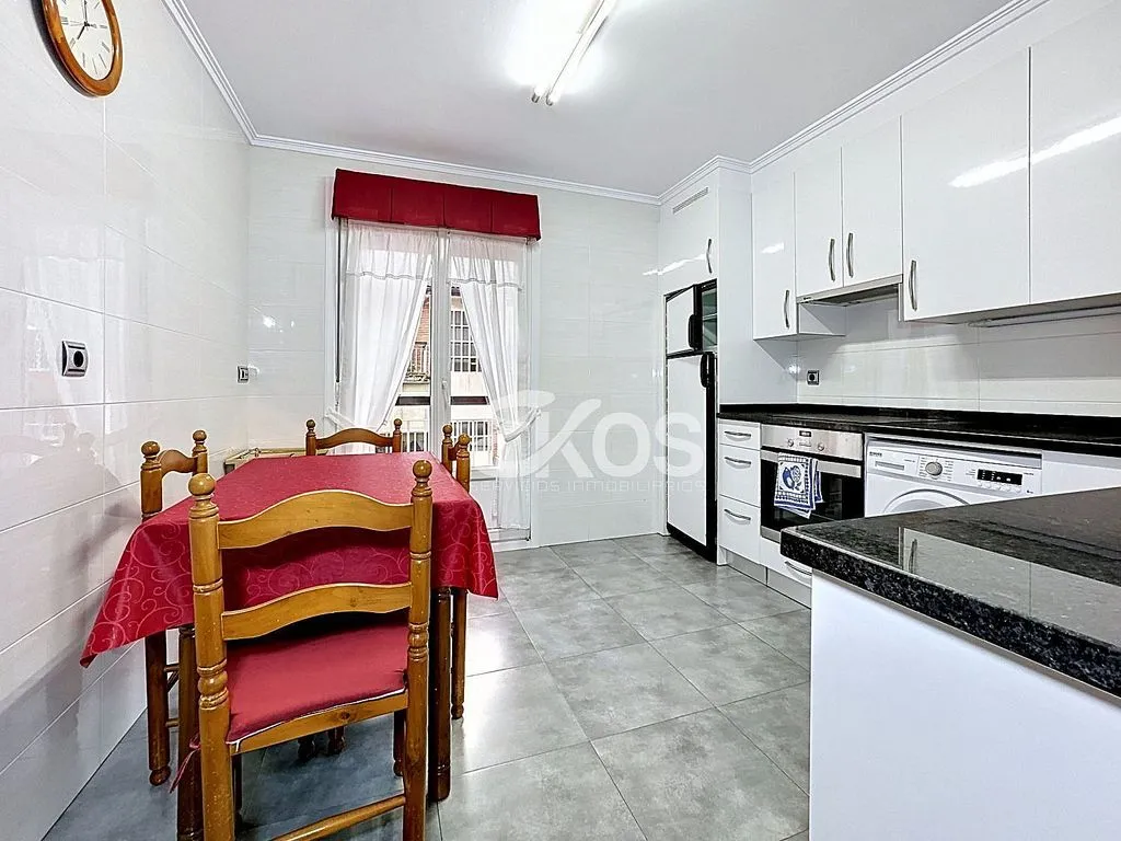 Cuisine - Apartment with Balcony in Erguin, Mondragón