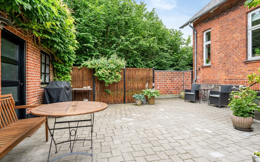 Jardin - Rustic Redbrick Villa with Garden in Nakskov