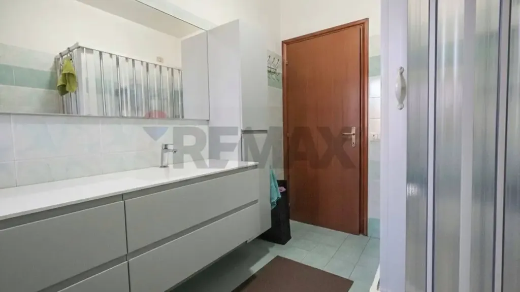 Salles de bain - Apartment with Balcony in Terno D'Isola