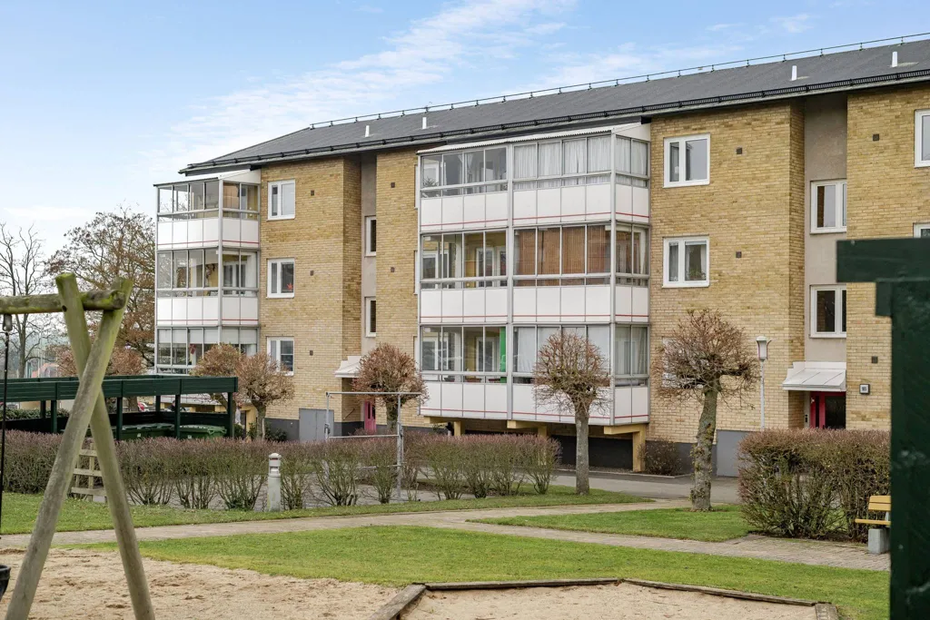 Jardin - Renovated Two-Bedroom with Glazed Balcony in Simrishamn