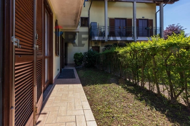 Terrass - Apartment with Private Garden in Vanzaghello