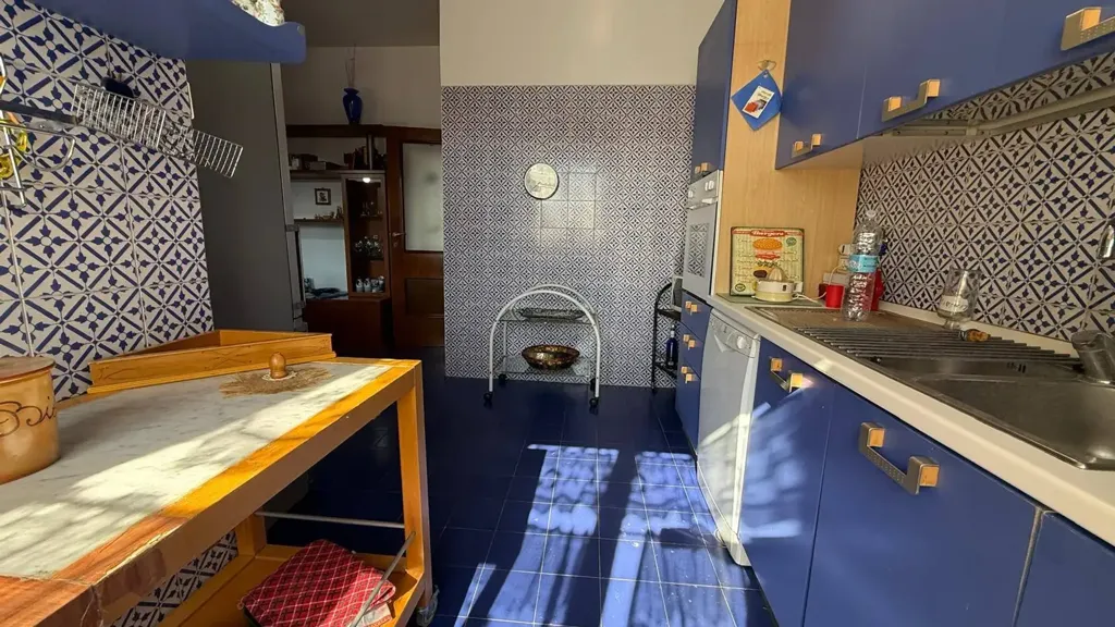 Cuisine - Spacious Apartment with Balconies in Caserta