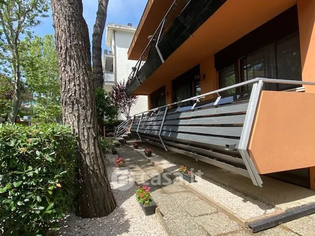 Balcone - Appartamento con balcone e giardino privato a Riccione