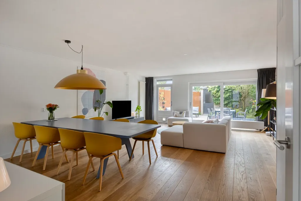 Söögituba - Spacious End-Terrace House with Garden in Capelle
