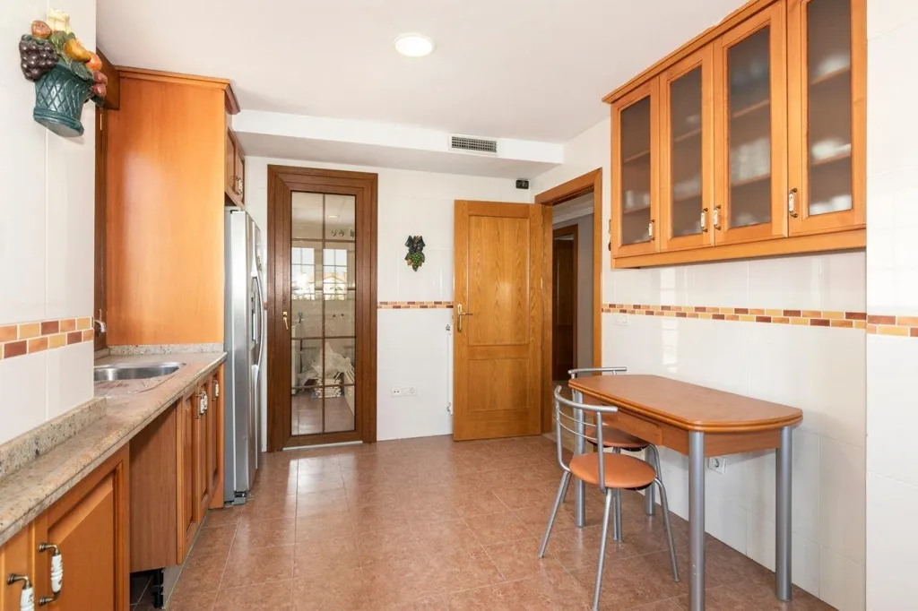 Köök - Versatile Villa with Private Pool in Huétor Vega