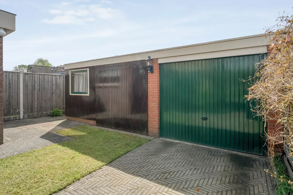 Garage - 2-Storey House with Garden in Dalfsen
