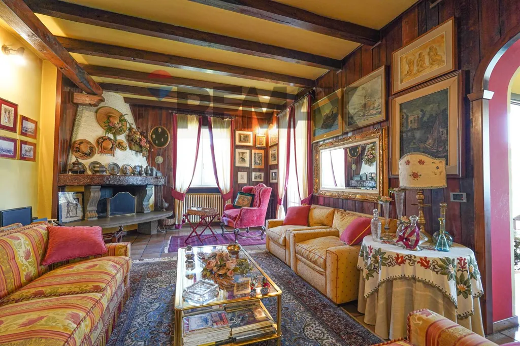 Séjour - Detached Villa with Two Apartments in Cologno al Serio