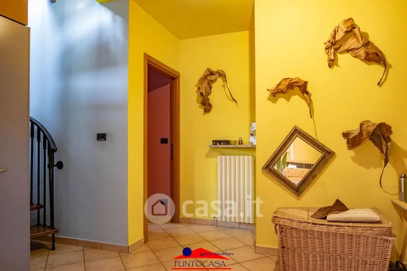 Esik - Two-Level Apartment with Balcony in Busca