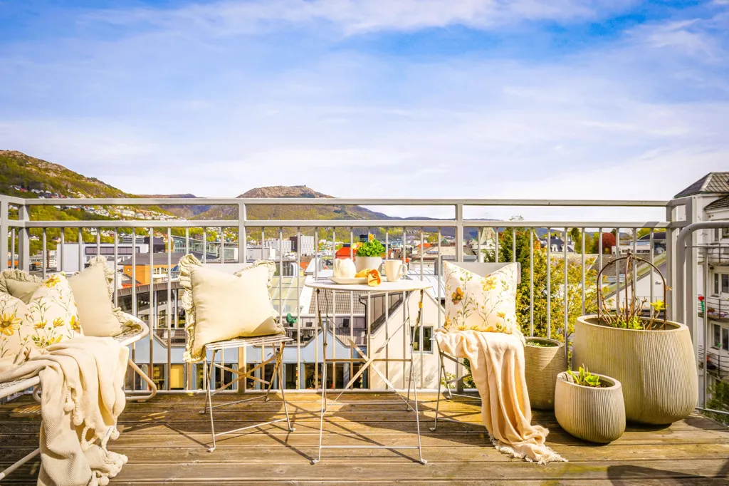 Balcone - Modernised Penthouse with Balconies in Nygårdshøyden