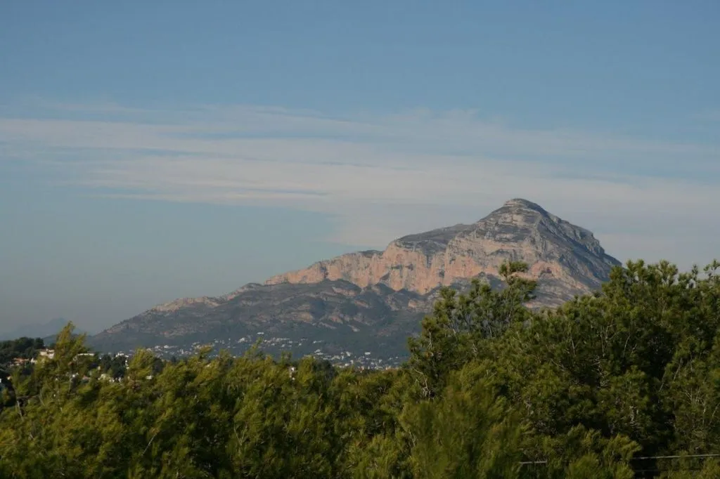 Building Land with Pool in Javea