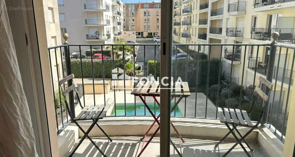 Balcon - Studio Meublé avec Piscine à Les Palladines