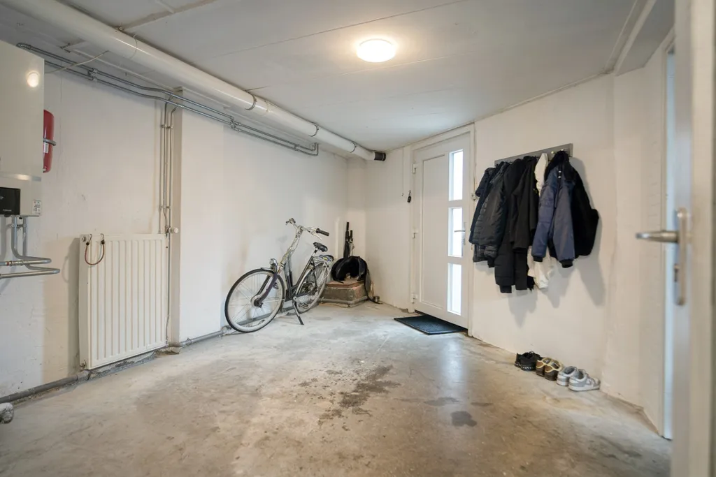 Garaaž - Mixed-Use House with Studio on Axelsestraat, Terneuzen