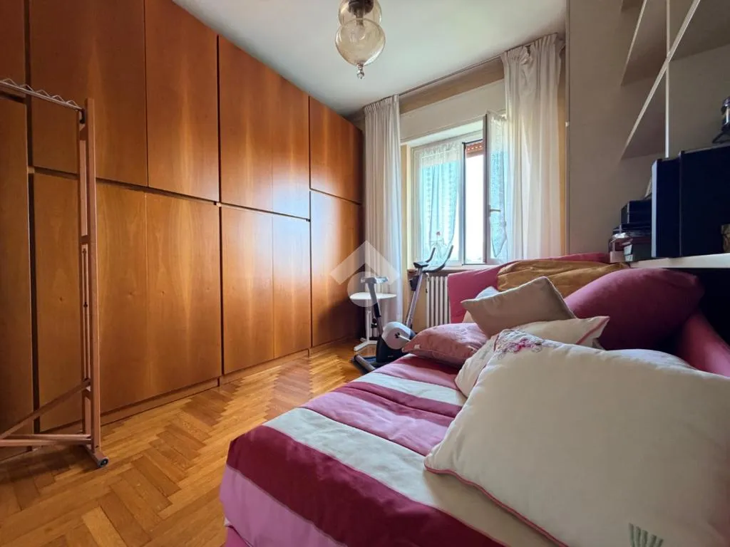 Camere da letto - Trilocale with Balcony in Brescia
