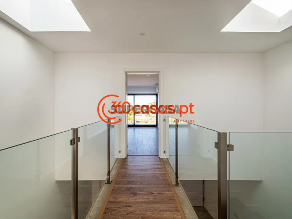 Toad - Modern Duplex with Garden in Olhão