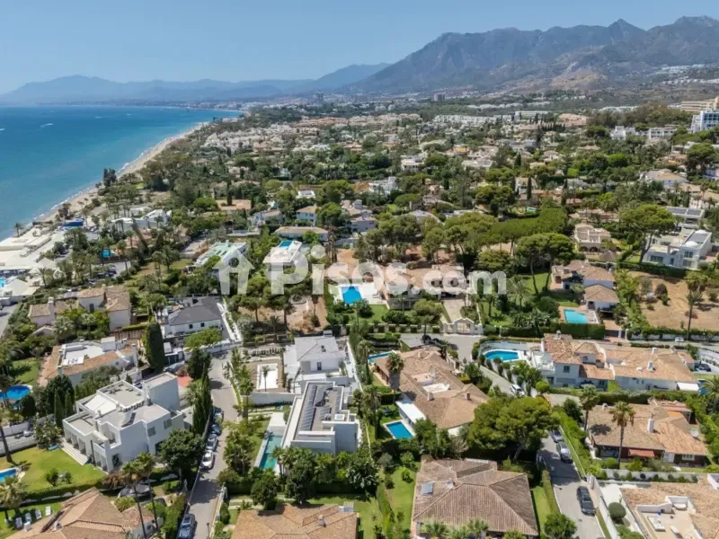 Semi-Detached Villa with Pool in Los Monteros