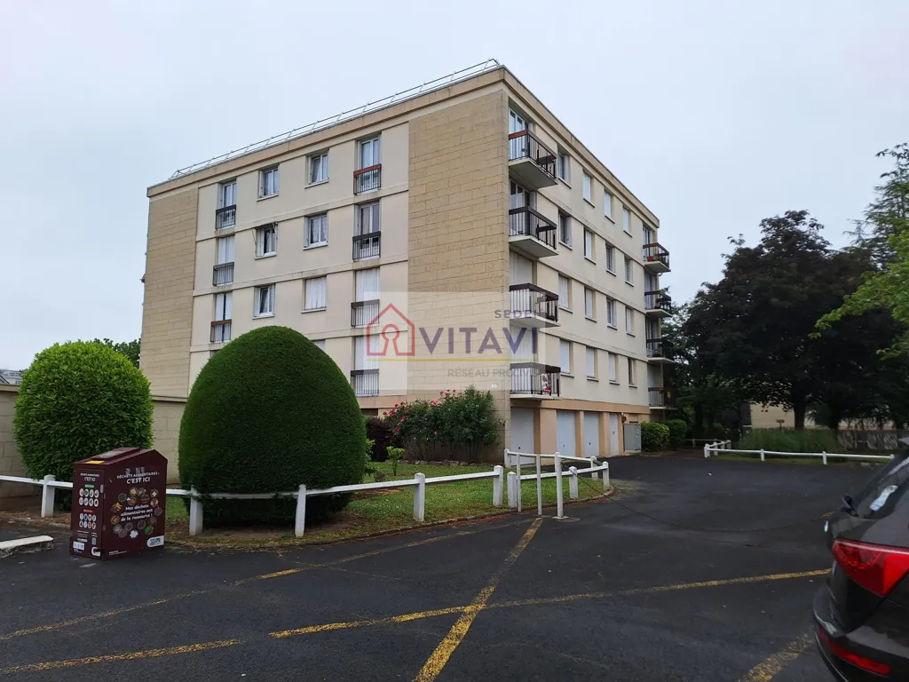 Välivaade - 3-Bed Apartment with Balcony in Creil